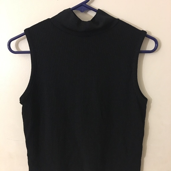 Black crop top - Picture 2 of 3